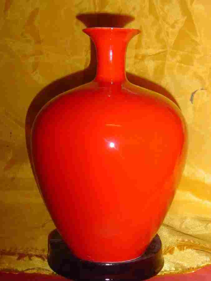 红釉瓶1